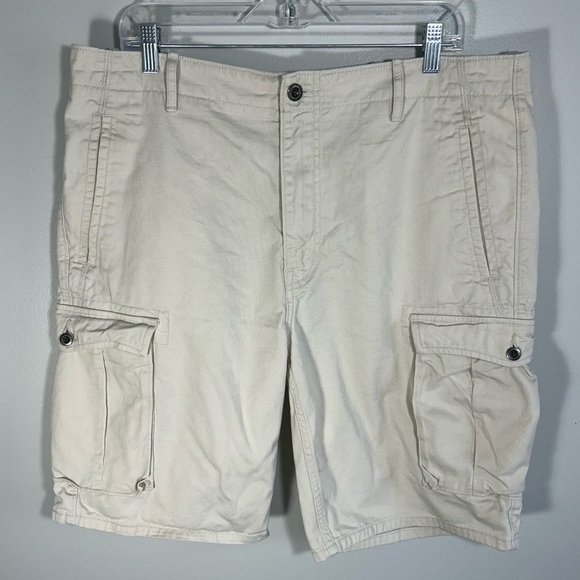 Levi’s Men’s White Cargo Shorts 36 x 10” 100% Cotton Utility Pockets Casual - Picture 1 of 8